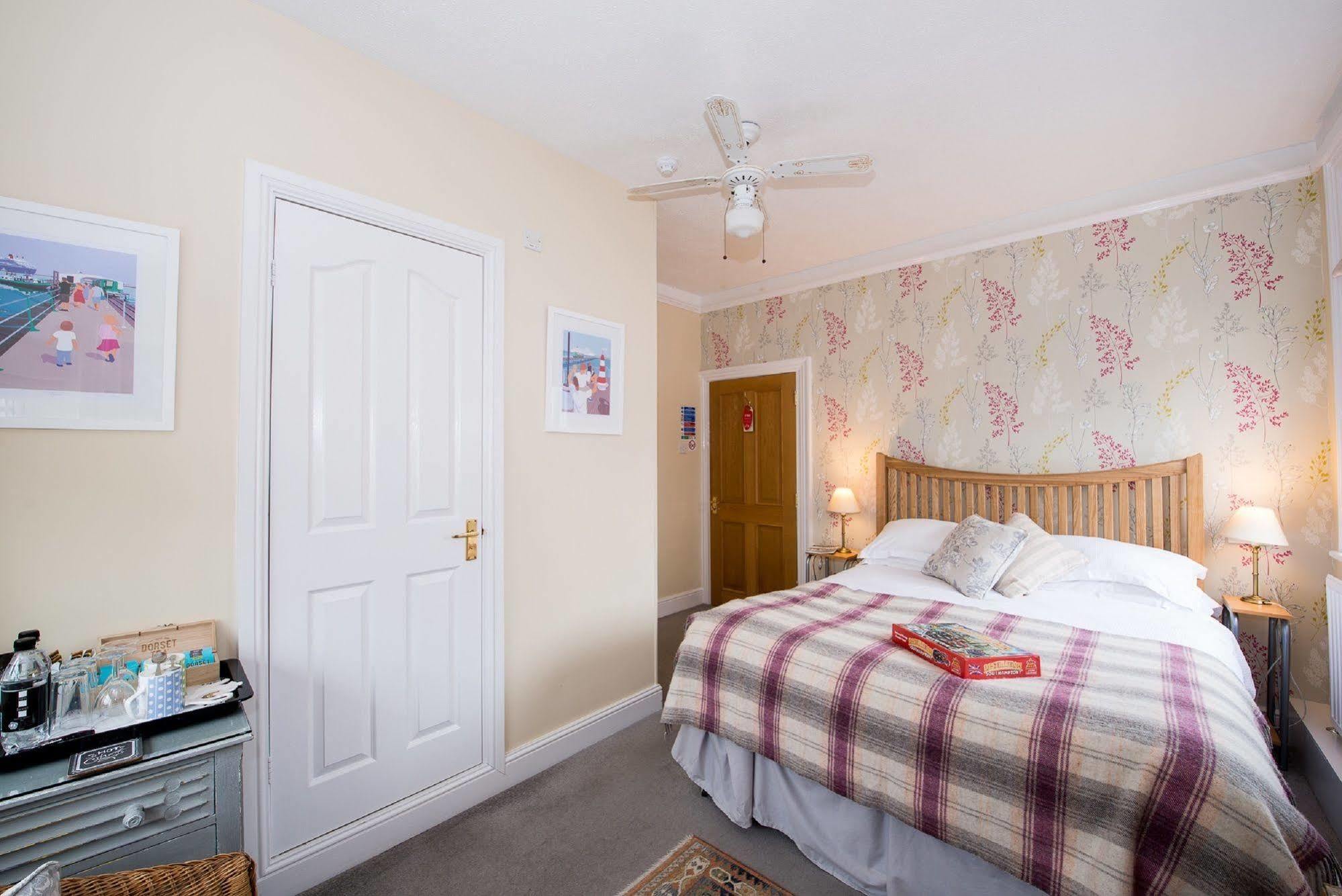 The Maples Bed and Breakfast Hythe  Eksteriør billede