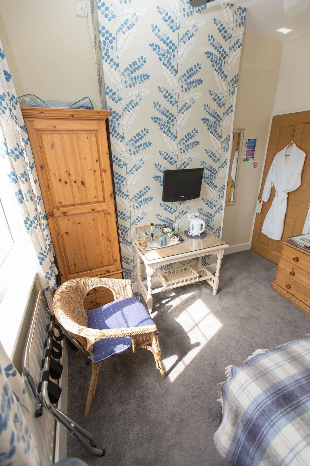 The Maples Bed and Breakfast Hythe  Eksteriør billede
